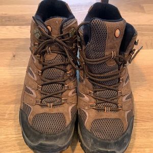 Merrell Moab mid hiking boots with select dry.